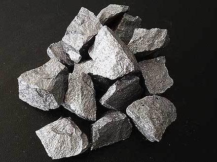 在生产铜异型材时，其厂家应注意什么问题